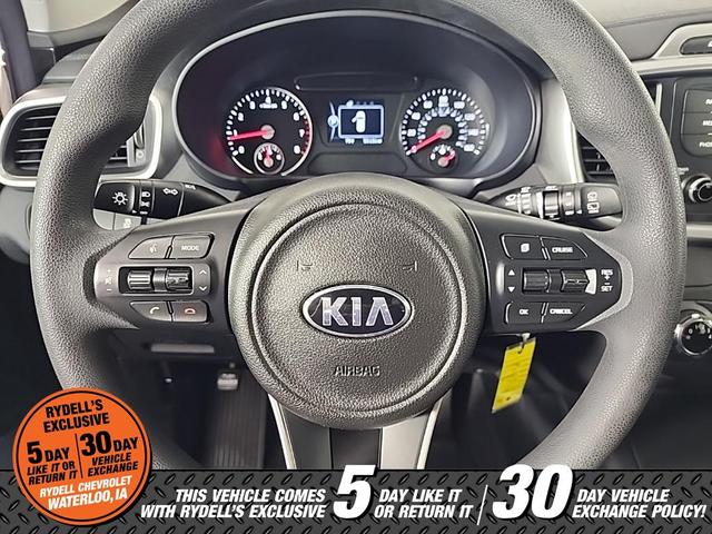 Photo of 2017 Titanium Silver Kia Sorento