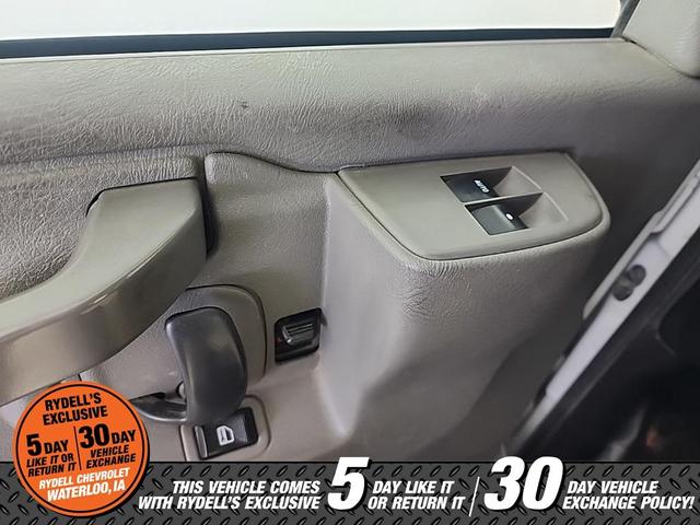 Photo of 2019 Summit White Chevrolet Express 3500