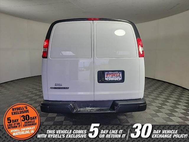 Photo of 2019 Summit White Chevrolet Express 3500