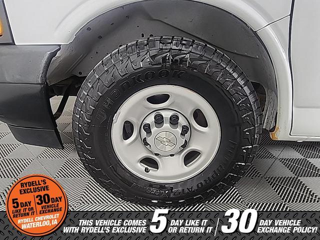 Photo of 2019 Summit White Chevrolet Express 3500