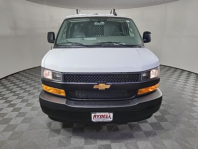 Photo of 2025 Summit White Chevrolet Express 3500