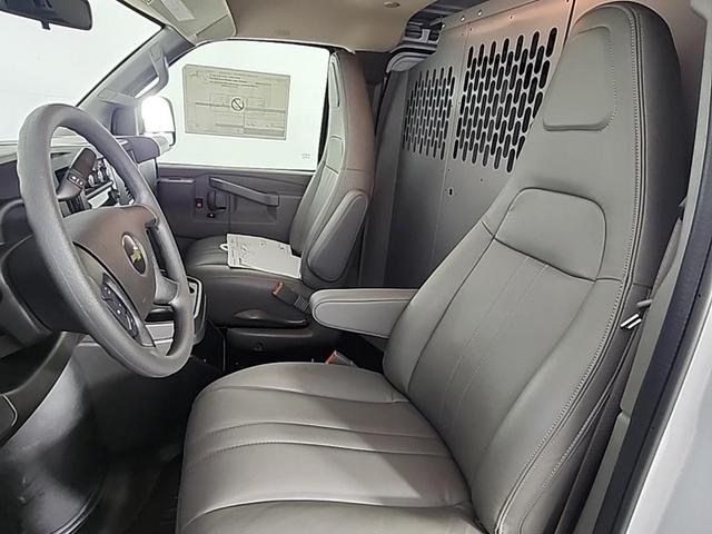 Photo of 2025 Summit White Chevrolet Express 3500
