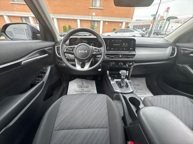 Photo of 2024 Fusion Black Kia Seltos