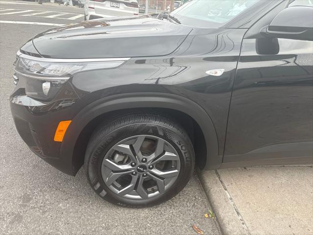 Photo of 2024 Fusion Black Kia Seltos