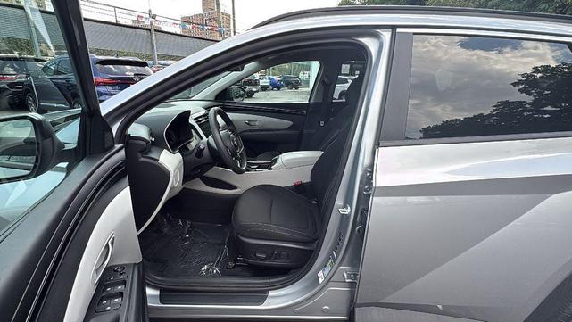 Photo of 2023 Shimmering Silver Hyundai TUCSON