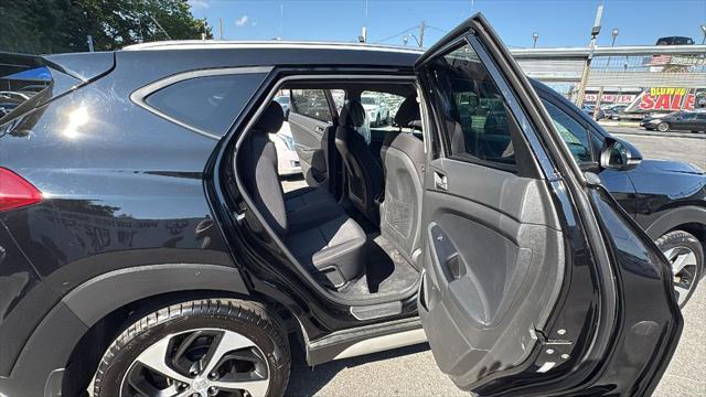 Photo of 2017 Black Noir Pearl Hyundai TUCSON