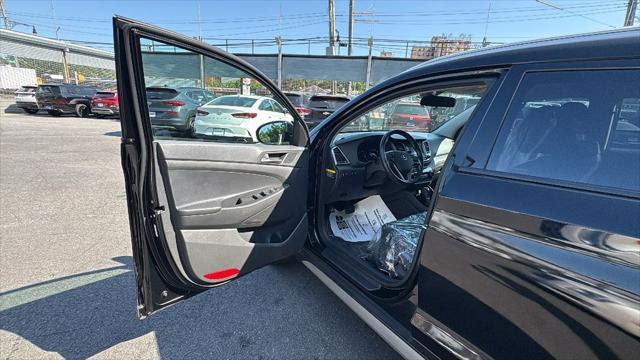 Photo of 2017 Black Noir Pearl Hyundai TUCSON