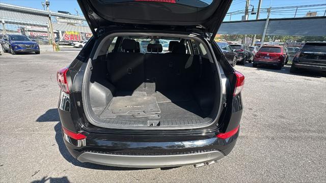 Photo of 2017 Black Noir Pearl Hyundai TUCSON