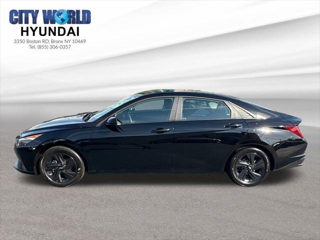 Photo of 2023 Phantom Black Hyundai ELANTRA HEV