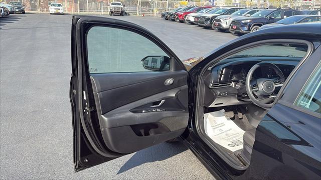 Photo of 2023 Phantom Black Hyundai ELANTRA HEV