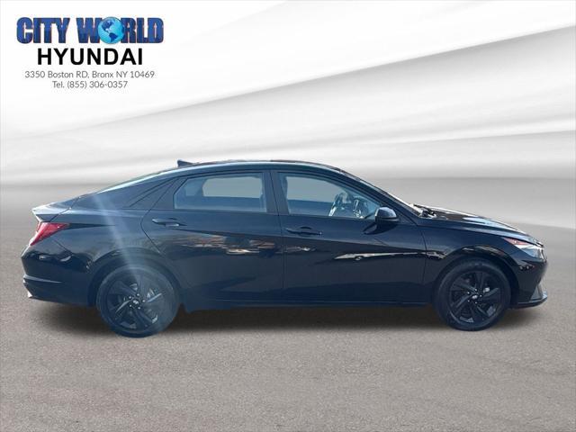 Photo of 2023 Phantom Black Hyundai ELANTRA HEV