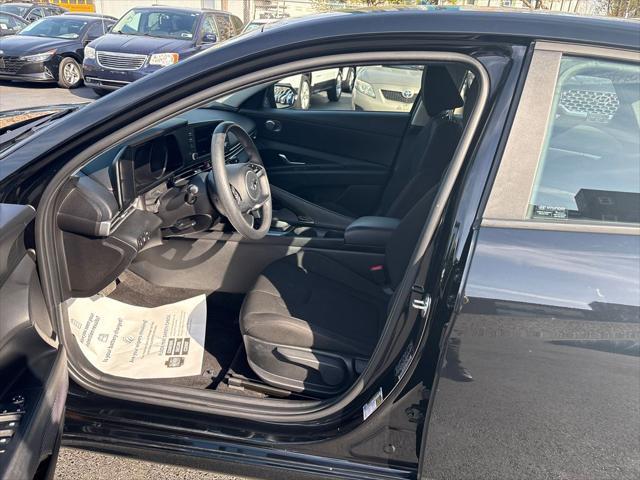 Photo of 2023 Phantom Black Hyundai ELANTRA HEV