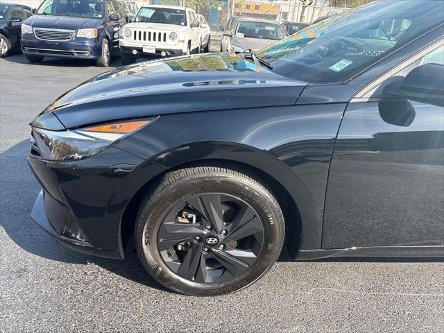 Photo of 2023 Phantom Black Hyundai ELANTRA HEV
