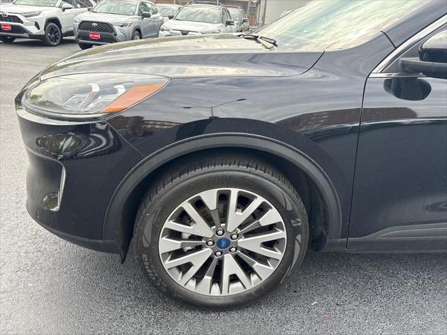 Photo of 2022 AGATE BLACK METALLIC Ford Escape