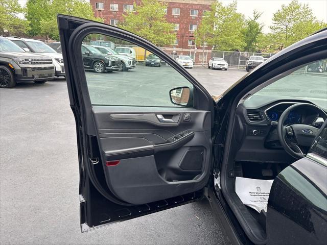 Photo of 2022 AGATE BLACK METALLIC Ford Escape