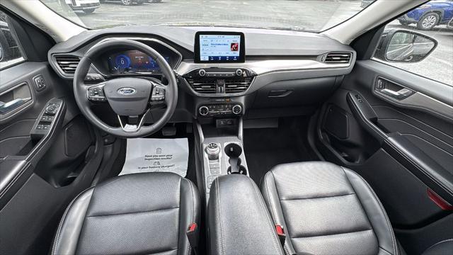 Photo of 2022 AGATE BLACK METALLIC Ford Escape