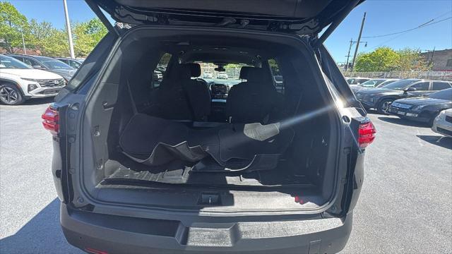 Photo of 2022 Mosaic Black Metallic Chevrolet Traverse