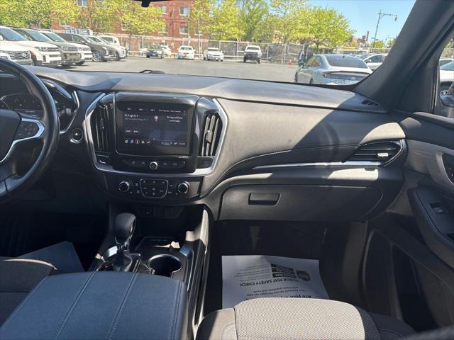 Photo of 2022 Mosaic Black Metallic Chevrolet Traverse