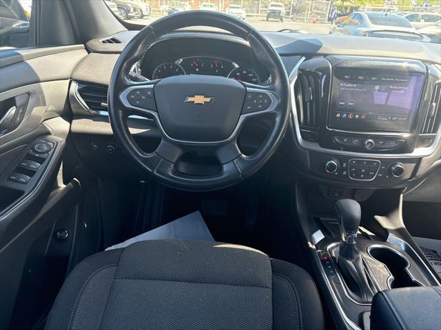 Photo of 2022 Mosaic Black Metallic Chevrolet Traverse