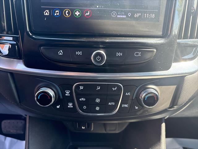 Photo of 2022 Mosaic Black Metallic Chevrolet Traverse