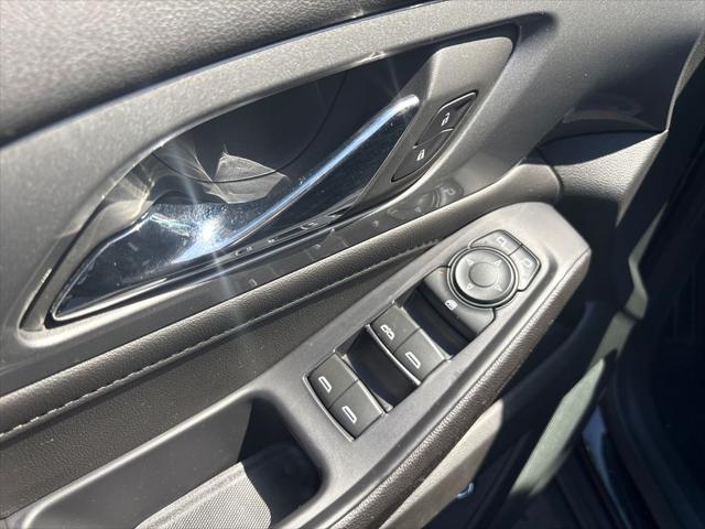 Photo of 2022 Mosaic Black Metallic Chevrolet Traverse
