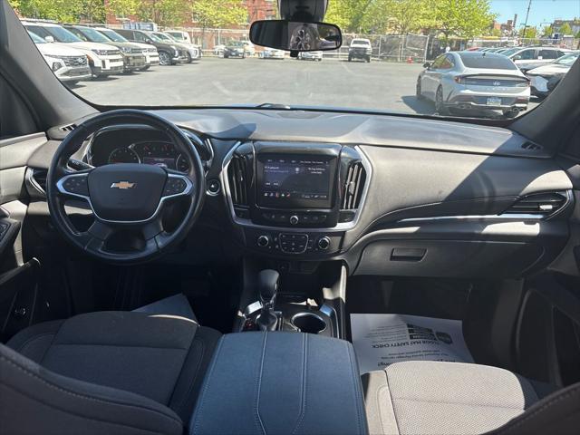 Photo of 2022 Mosaic Black Metallic Chevrolet Traverse