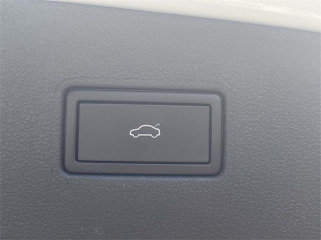 Photo of 2024 Pure White Volkswagen Tiguan