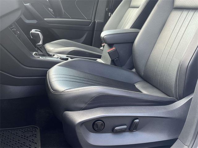 Photo of 2024 Pure White Volkswagen Tiguan