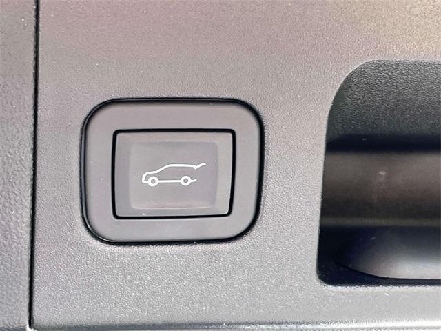 Photo of 2025 Argent Silver Metallic Cadillac XT5