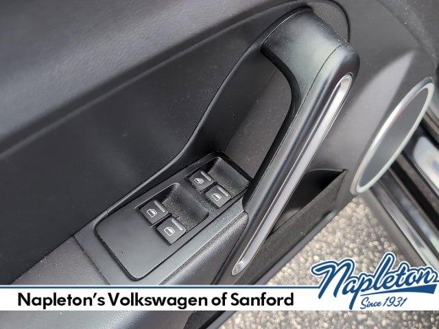 Photo of 2015 Pearl Black Volkswagen Beetle