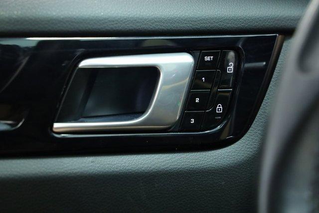 Photo of 2021 White Porsche Cayenne