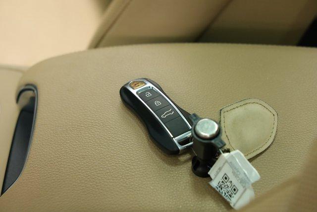 Photo of 2021 White Porsche Cayenne