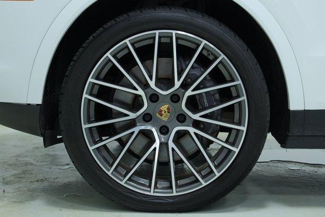 Photo of 2021 White Porsche Cayenne