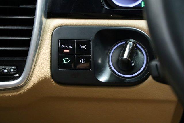 Photo of 2021 White Porsche Cayenne