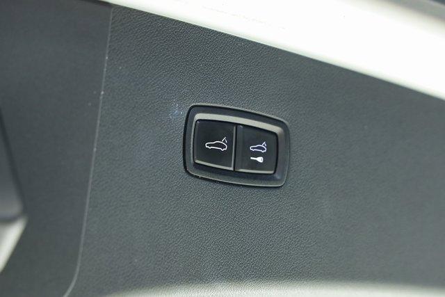 Photo of 2021 White Porsche Cayenne