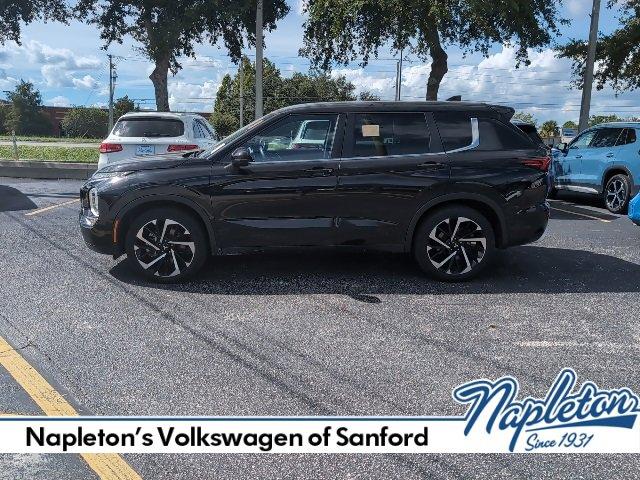 Photo of 2022 Black Mitsubishi Outlander