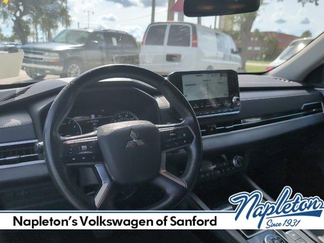 Photo of 2022 Black Mitsubishi Outlander