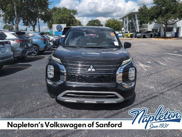 Photo of 2022 Black Mitsubishi Outlander