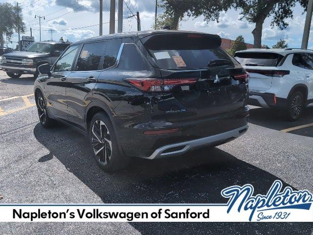 Photo of 2022 Black Mitsubishi Outlander