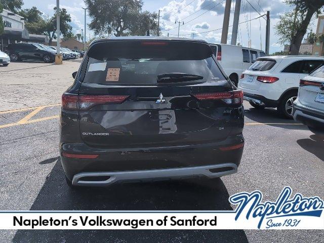 Photo of 2022 Black Mitsubishi Outlander