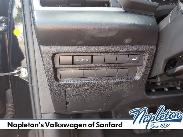 Photo of 2022 Black Mitsubishi Outlander