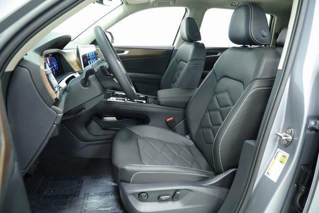 Photo of 2024 Silver Mist Metallic Volkswagen Atlas