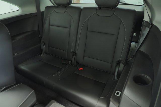 Photo of 2019 White Acura MDX