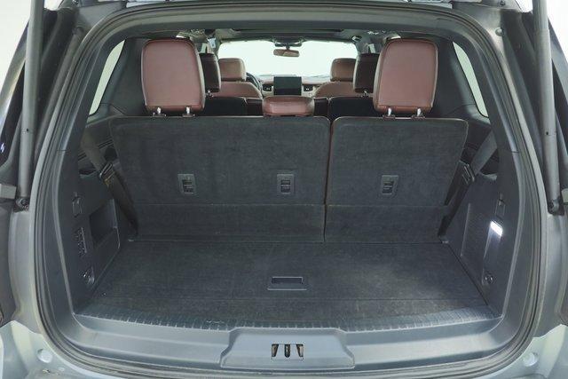 Photo of 2023 Silver Metallic Ford Expedition