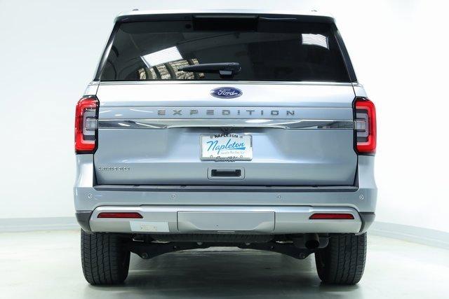 Photo of 2023 Silver Metallic Ford Expedition