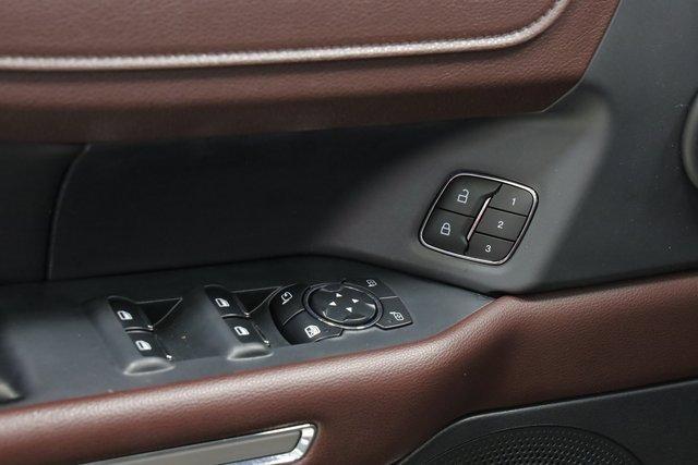 Photo of 2023 Silver Metallic Ford Expedition