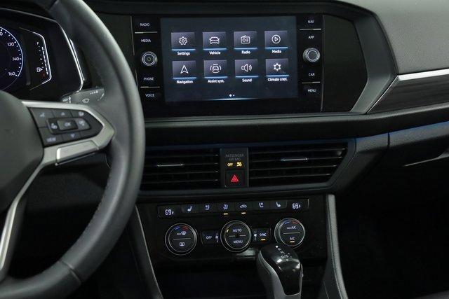 Photo of 2024 Pure White Volkswagen Jetta