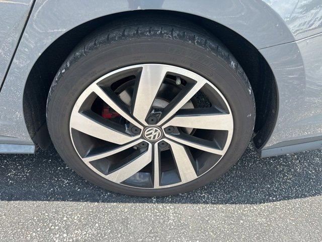 Photo of 2019 Gray Volkswagen Jetta GLI