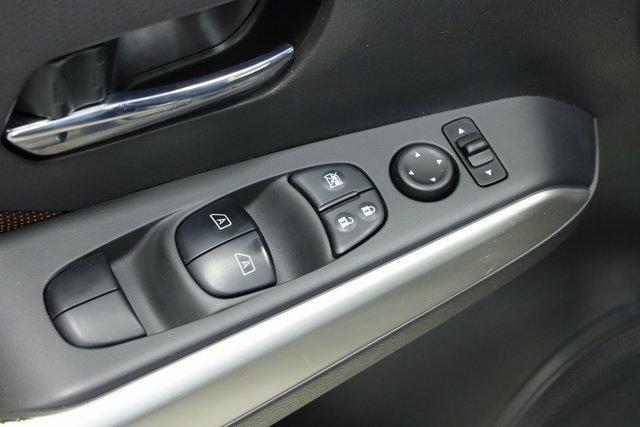Photo of 2018 Super Black Nissan Kicks