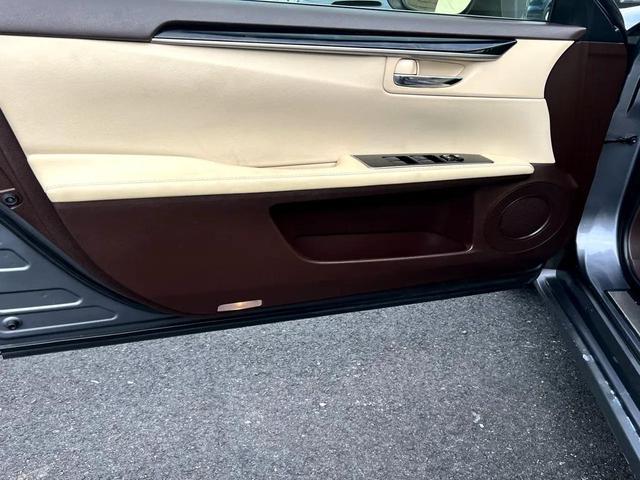 Photo of 2016 Nebula Gray Pearl Lexus ES 350